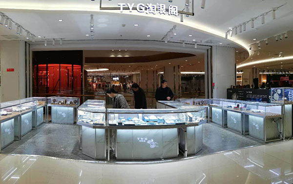 論珠寶展柜的成品與定制的優缺點