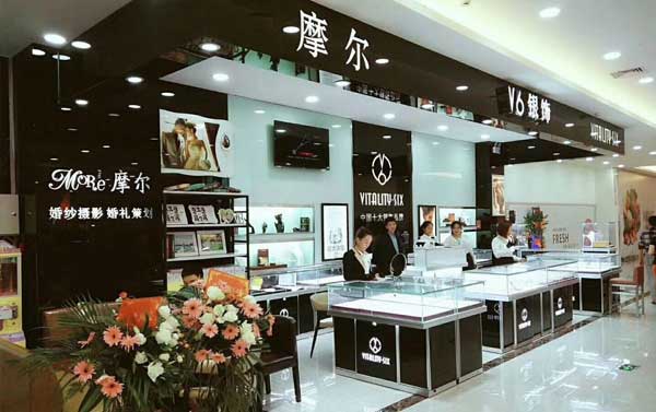 玻璃珠寶展示柜有哪些特點(diǎn)優(yōu)勢？